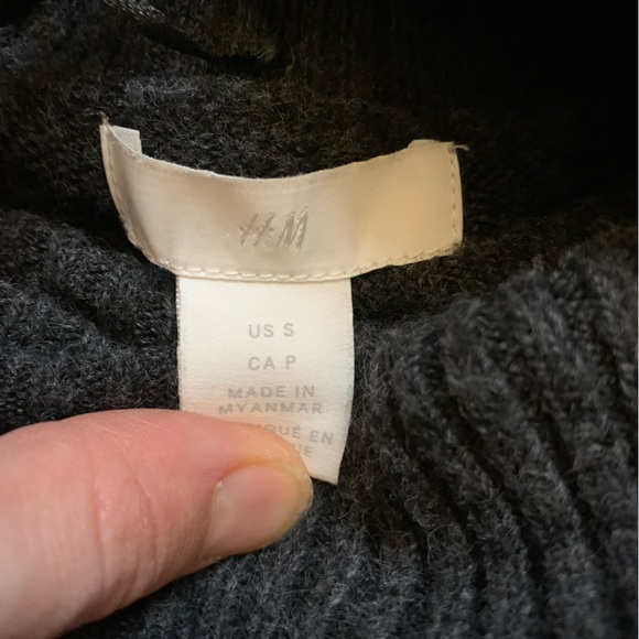 H&M sweater - Picture 2 of 2